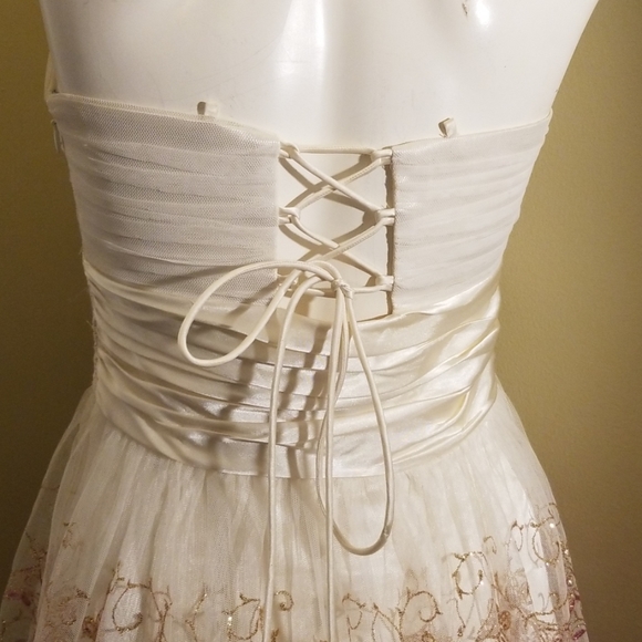 Dress - Picture 5 of 7